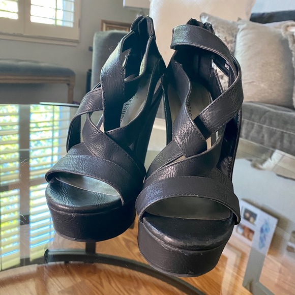 Chinese Laundry black wedge sandal.  Size 7.5 - Picture 3 of 3